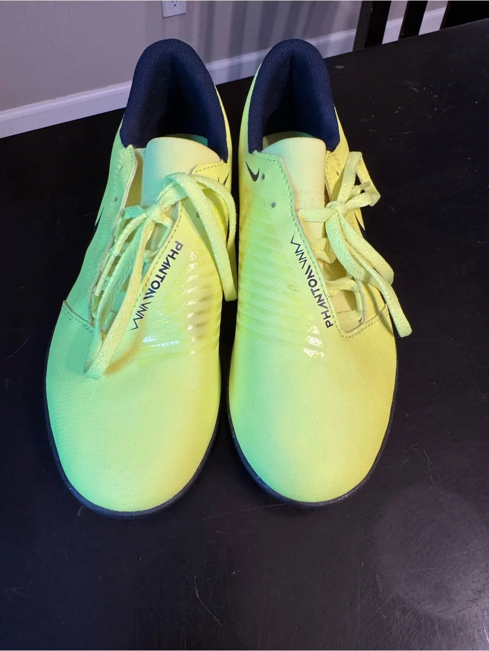 Nike Phantom Venom Club IC Indoor Soccer Shoes – Volt/Obsidian – Youth 6Y